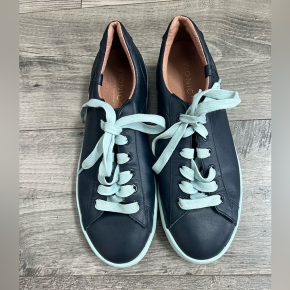 EUC Vionic Womens Mahoney Mable Oxford- Navy, Size 8.5 - Picture 2 of 12